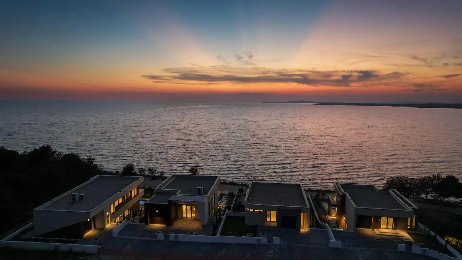 Adria Resort - Seafront Villa A  ザトン