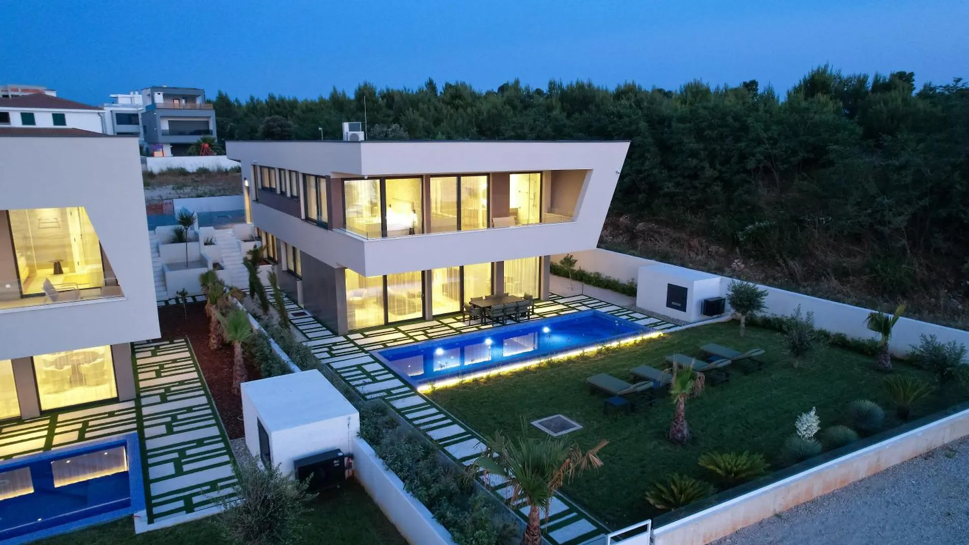 Adria Resort - Seafront Villa A  ザトン