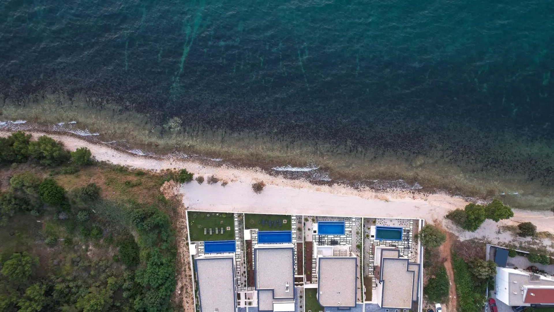 Adria Resort - Seafront Villa A ザトン
